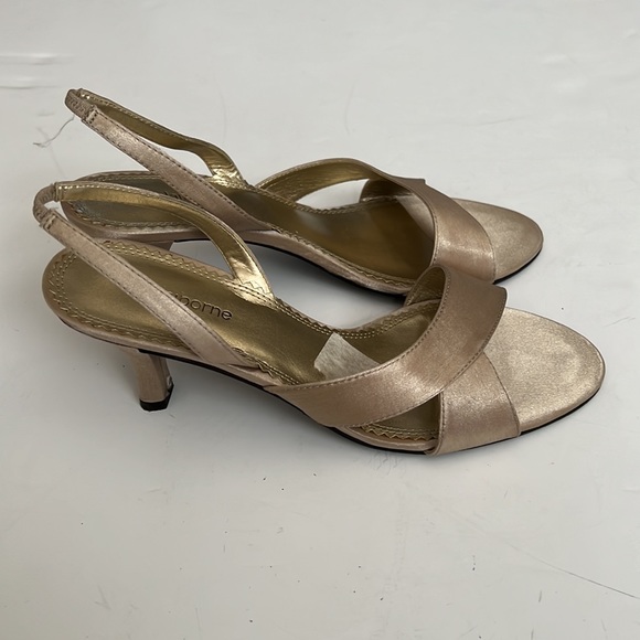 Liz Claiborne Flex Marissa Natural Sling Back Heels - Picture 4 of 10